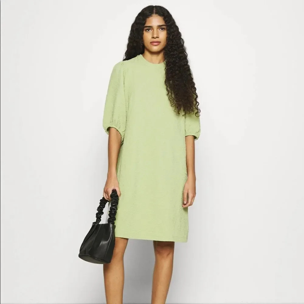 NWT Samsoe Junis ss Tarragon Crew Neck Textured Puff Sleeve Dress